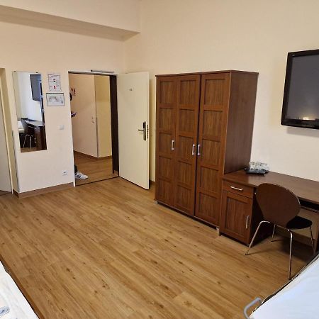 ברלין Mikon Eastgate Hotel - City Centre מראה חיצוני תמונה