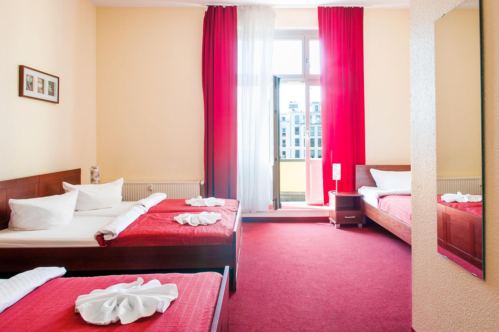 ברלין Mikon Eastgate Hotel - City Centre מראה חיצוני תמונה