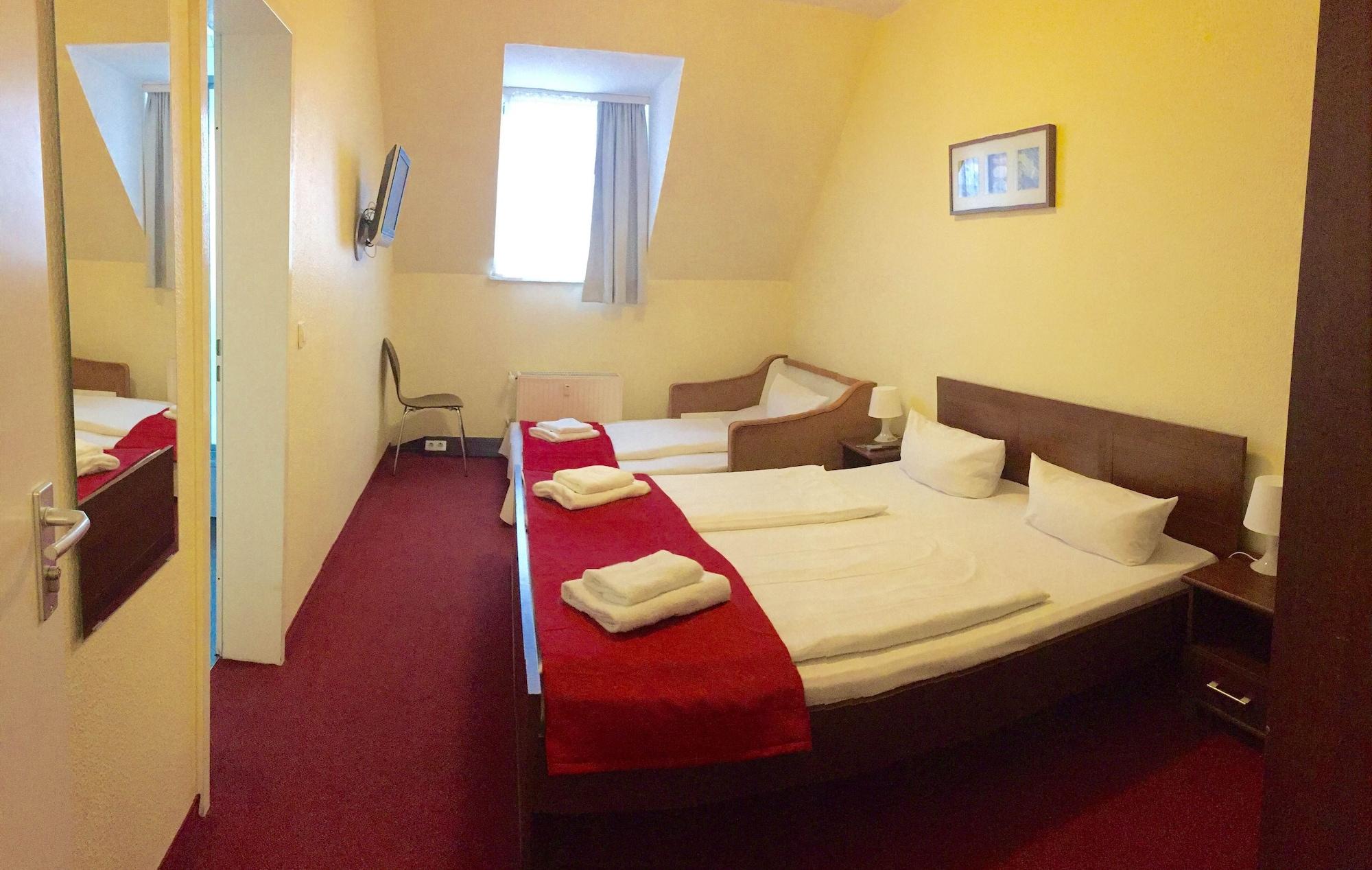 ברלין Mikon Eastgate Hotel - City Centre מראה חיצוני תמונה