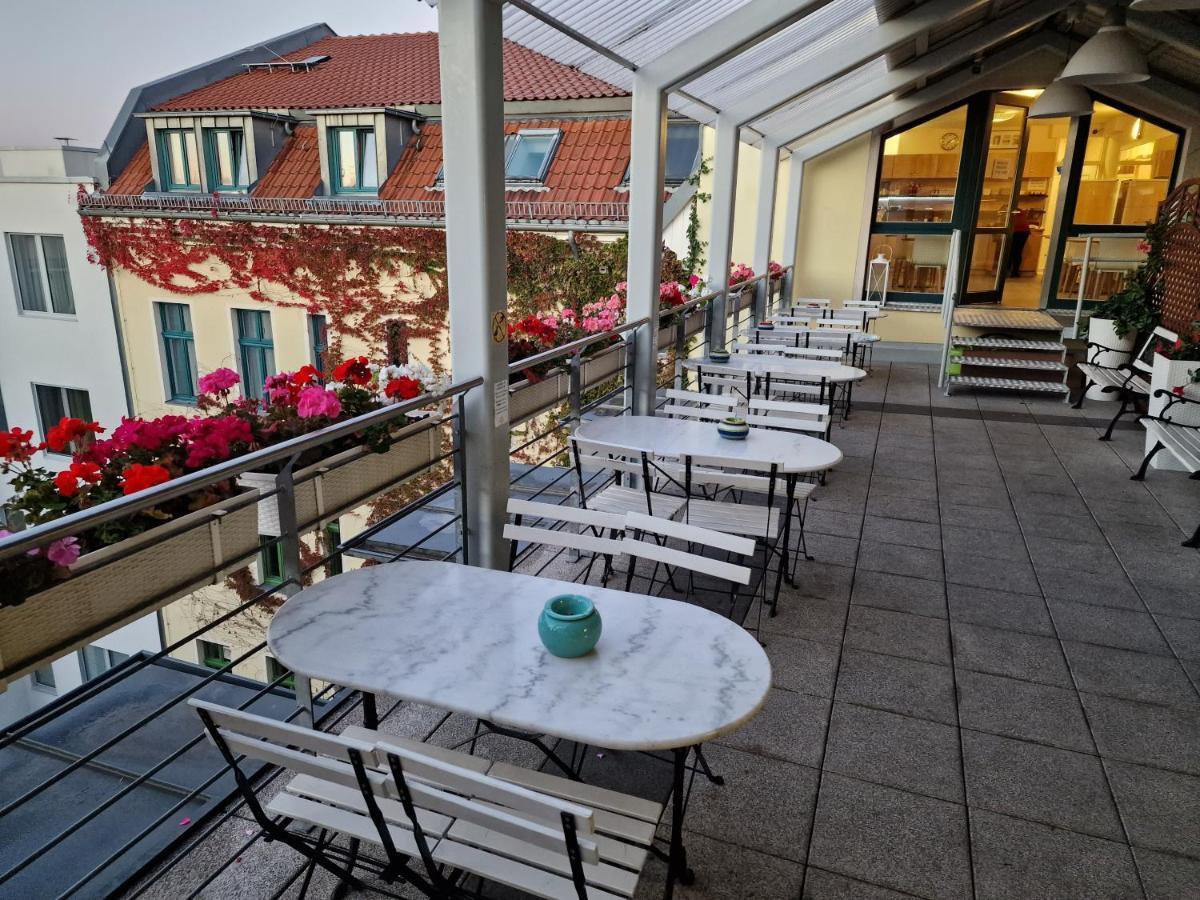 ברלין Mikon Eastgate Hotel - City Centre מראה חיצוני תמונה