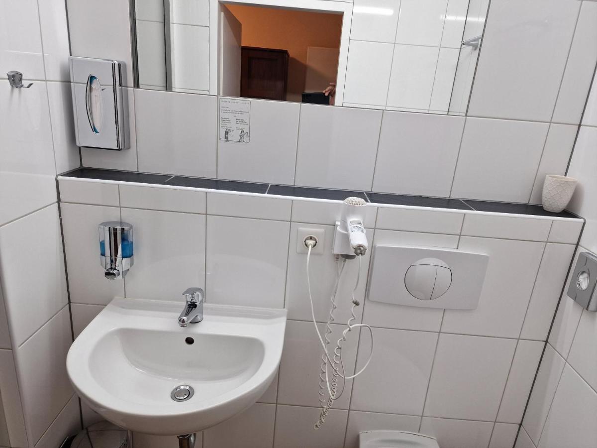 ברלין Mikon Eastgate Hotel - City Centre מראה חיצוני תמונה