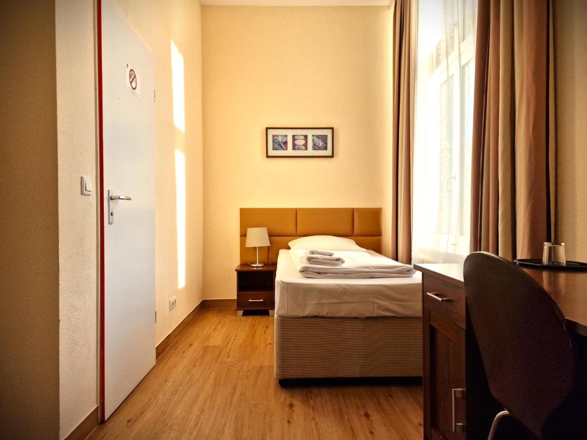 ברלין Mikon Eastgate Hotel - City Centre מראה חיצוני תמונה