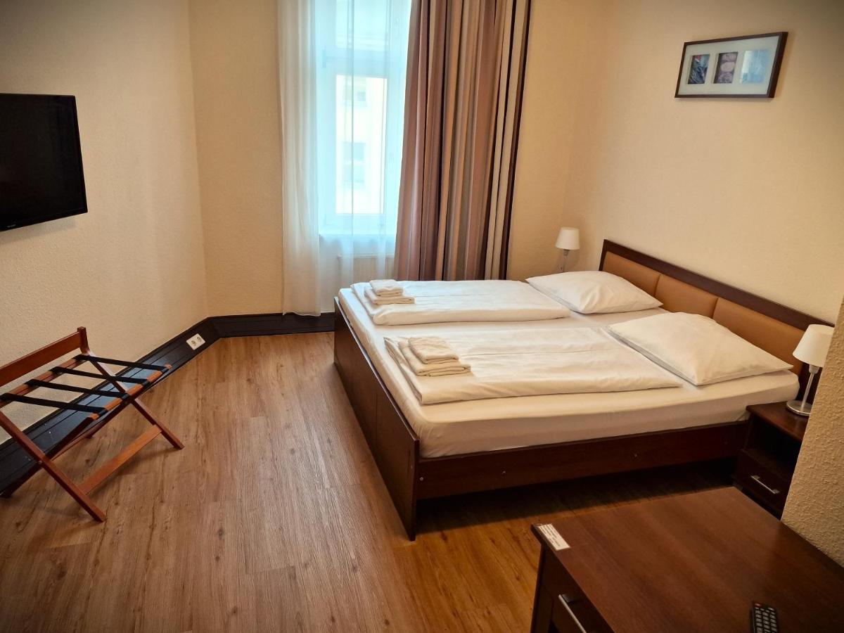 ברלין Mikon Eastgate Hotel - City Centre מראה חיצוני תמונה