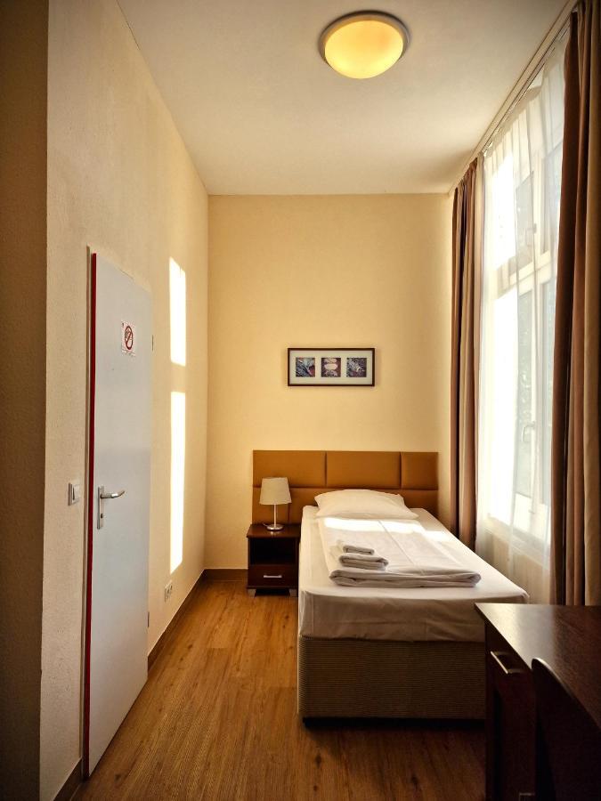 ברלין Mikon Eastgate Hotel - City Centre מראה חיצוני תמונה