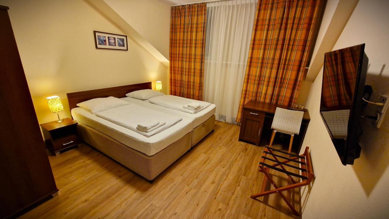 ברלין Mikon Eastgate Hotel - City Centre מראה חיצוני תמונה