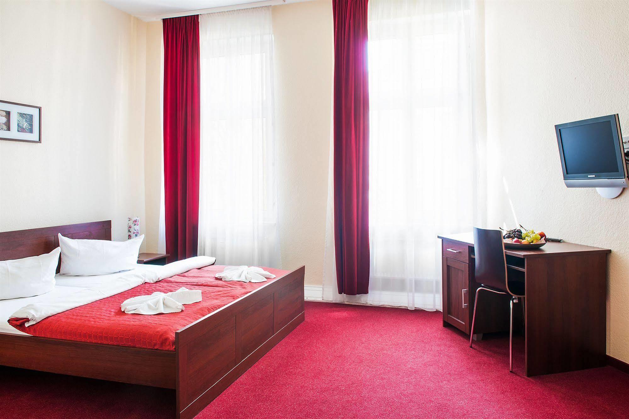 ברלין Mikon Eastgate Hotel - City Centre מראה חיצוני תמונה